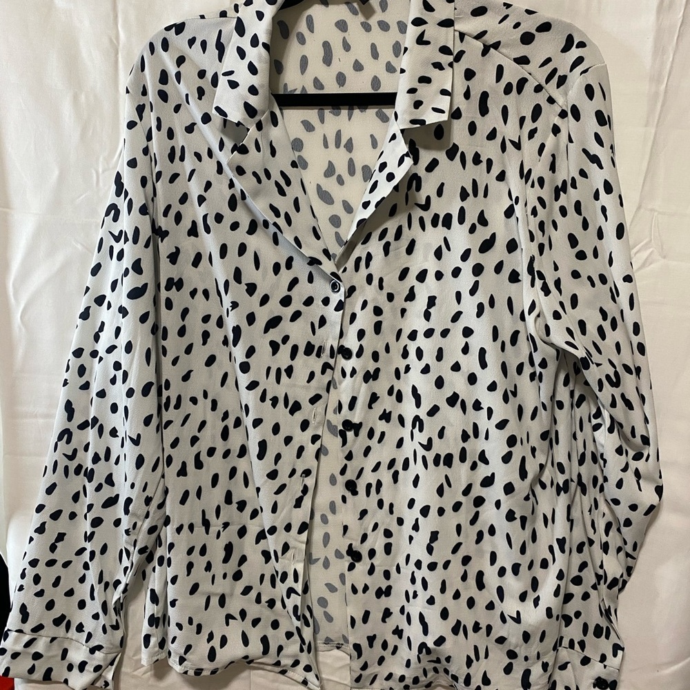 long sleeves blouse Size XL color Animal print black and white